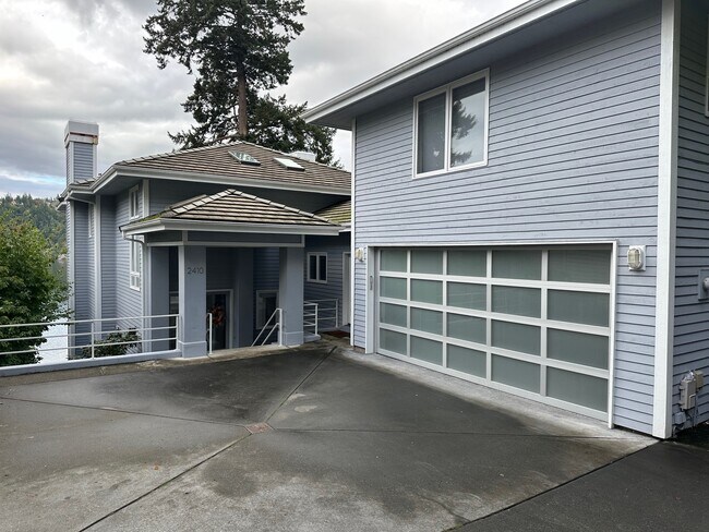 Building Photo - 2410 West Lake Sammamish Pkwy NE