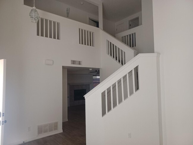 Building Photo - 709 Portillo Dr