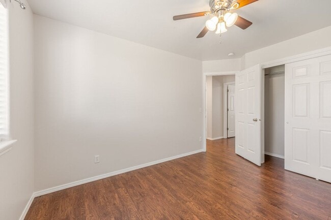 Building Photo - 4 bed 2 bath split level Hayden