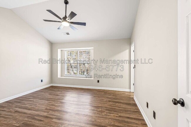 Building Photo - 10212 University Park Ln