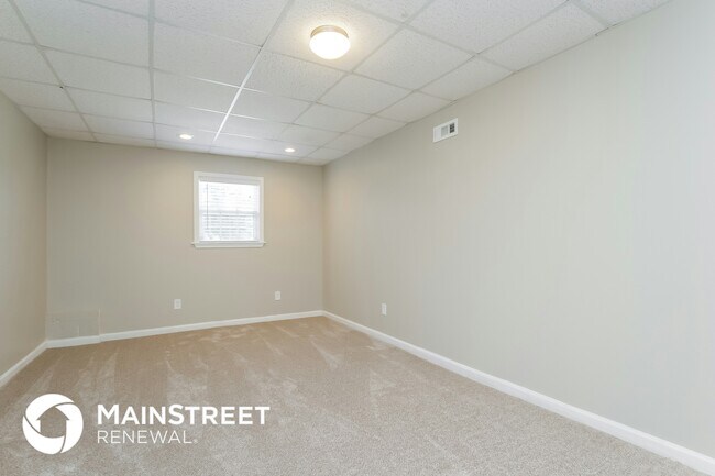 Building Photo - 219 Hampton Dr