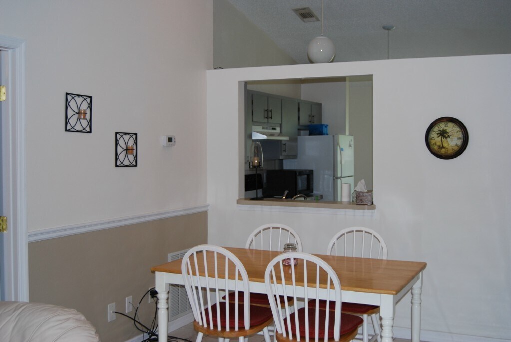 Dining - 1000 Martin Blvd