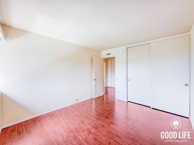 Building Photo - Bright 3B/2BA Condo in La Jolla with Spacious Kitchen and Dual Vanity Primary Bath