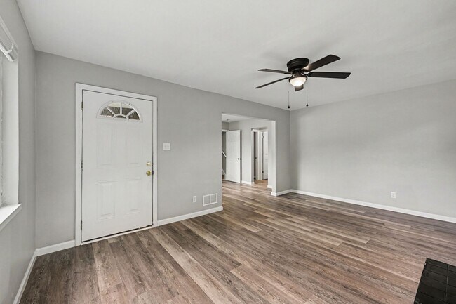 Building Photo - Renovated 3 Bed 2 Bath Home