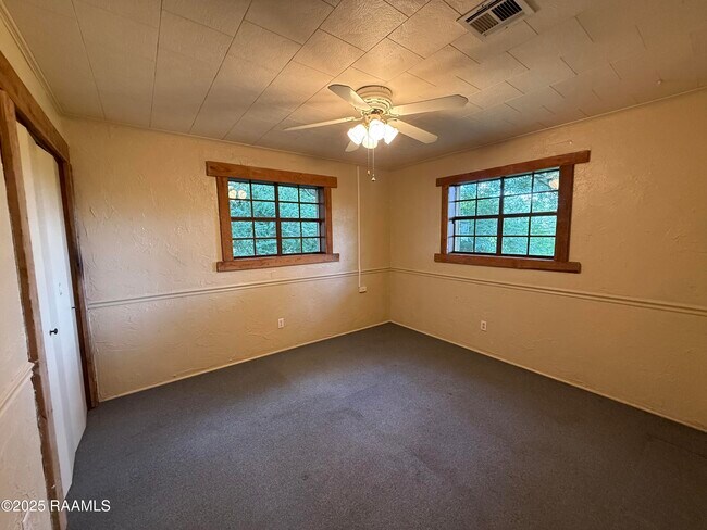 Building Photo - 417 E Broussard Rd