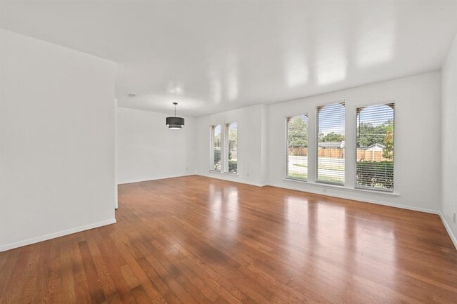 Building Photo - 1813 Parker Ln
