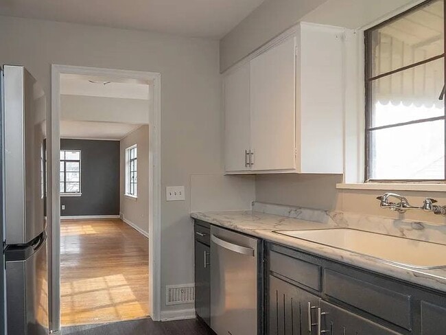 Building Photo - Not Available