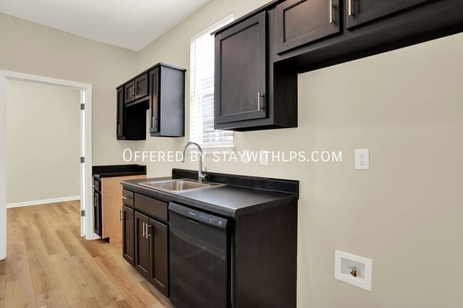 Building Photo - 164 Keel Ave