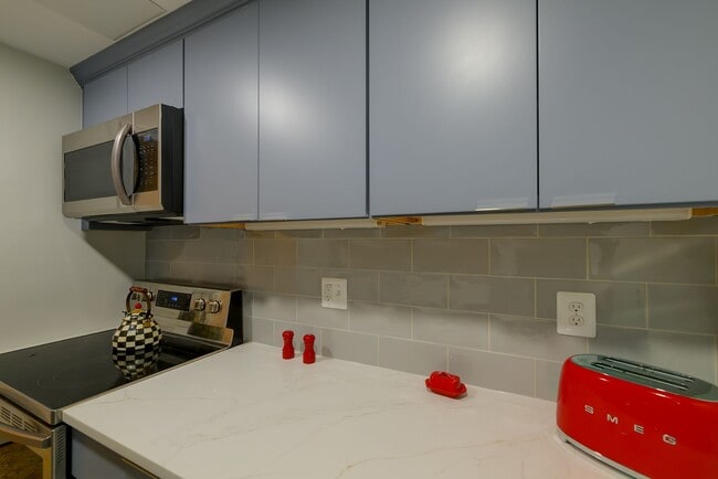 Building Photo - Turnkey Furnished 1 Bed Steps from the U.S. Capitol