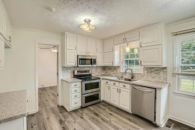 Building Photo - Updated 3BR Home on Corner Lot in Whitewater School District
