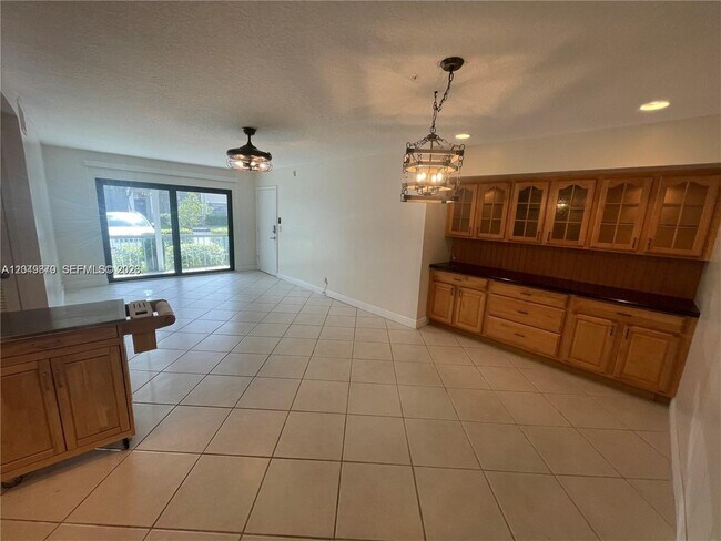 Building Photo - 110 Cypress Club Dr