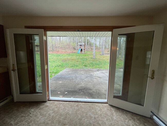 Building Photo - Beautiful 4 Bedroom, 2.5 Bathroom, 3000sq.ft Ranch! Pet Friendly!
