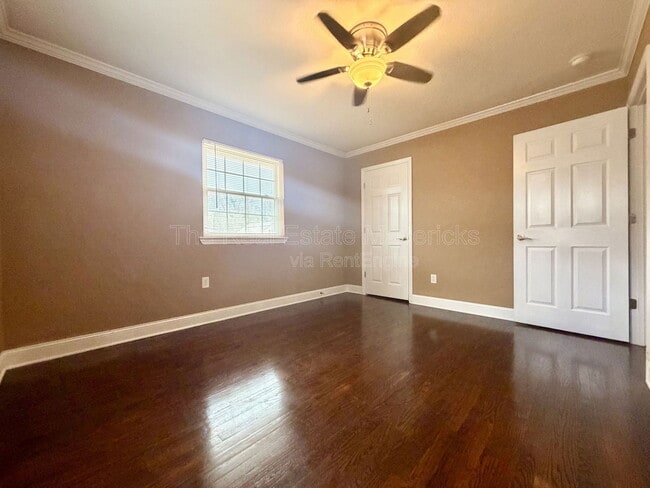 Building Photo - 1160 Greens Rd