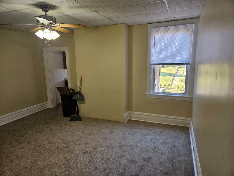 Building Photo - 1218A Valley St