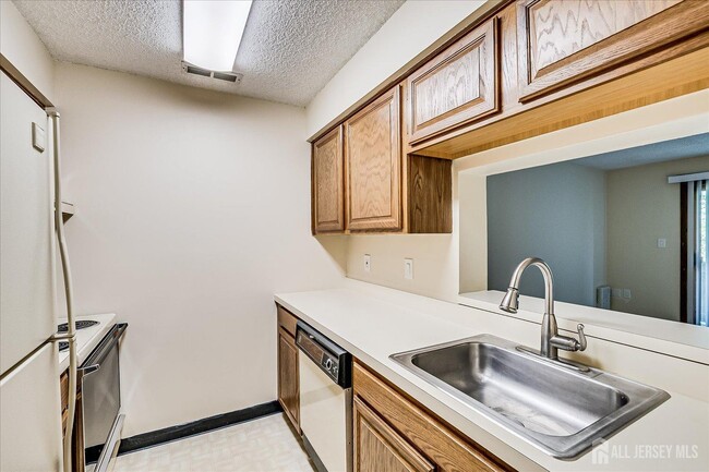 Building Photo - 405 Ravens Crest Dr