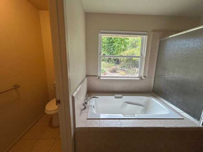 Building Photo - 8280 Oakmont Dr