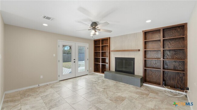 Building Photo - 1409 Highland Dr