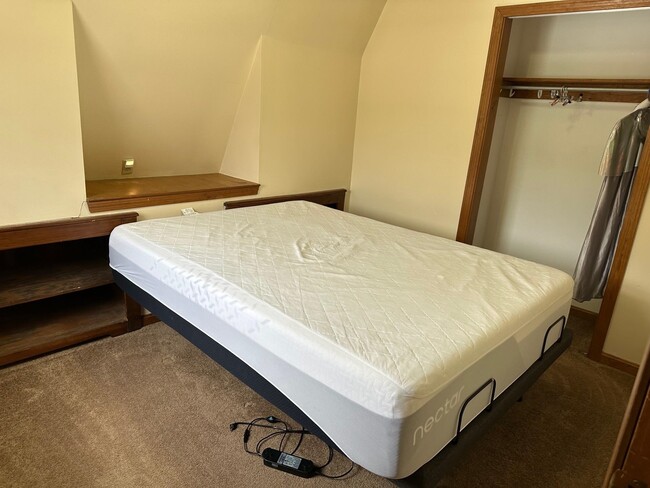 Building Photo - 4 Mark St