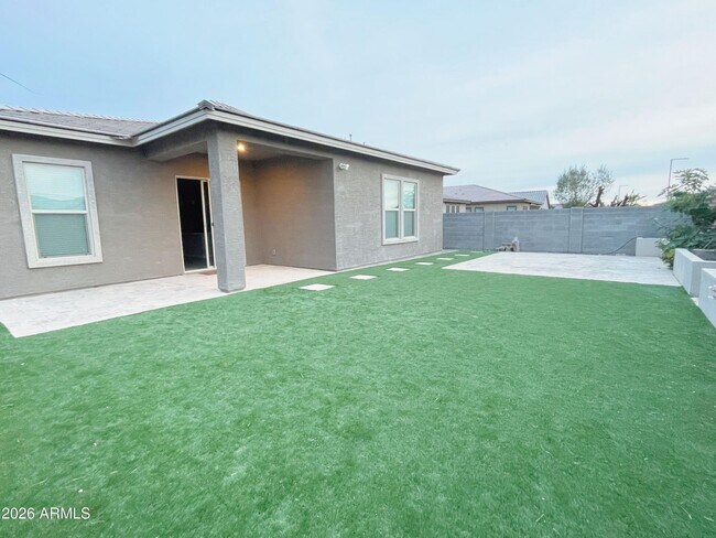 Building Photo - 13682 N 144th Ln