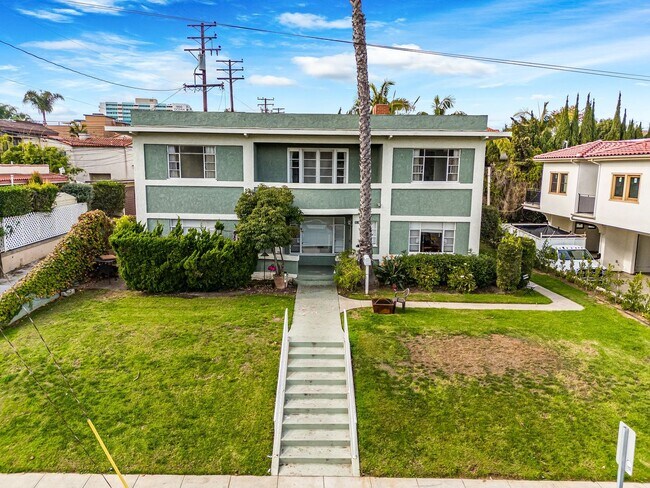 Building Photo - 35-35 Kennebec Ave