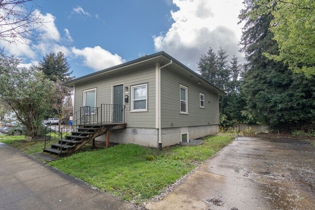 Building Photo - 1004 N Mason St