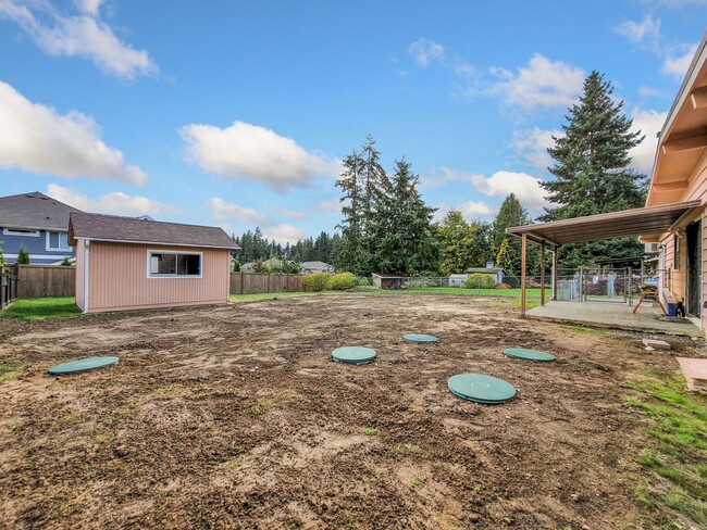 Building Photo - Charming Rambler with Ample Parking and Gr...