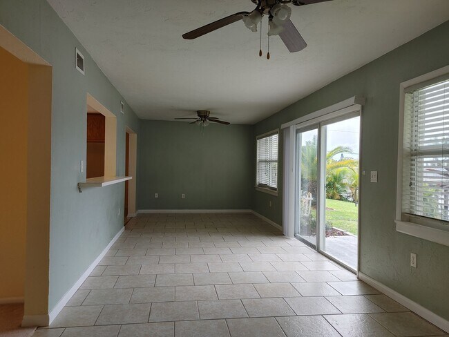 Building Photo - 6498 Fabian Rd