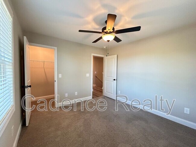 Building Photo - 1637 Grey Cliff Run