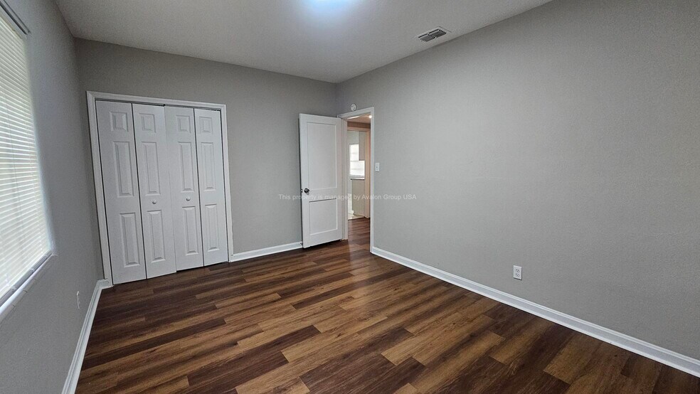 Building Photo - 1341 Hollyhock Cir E