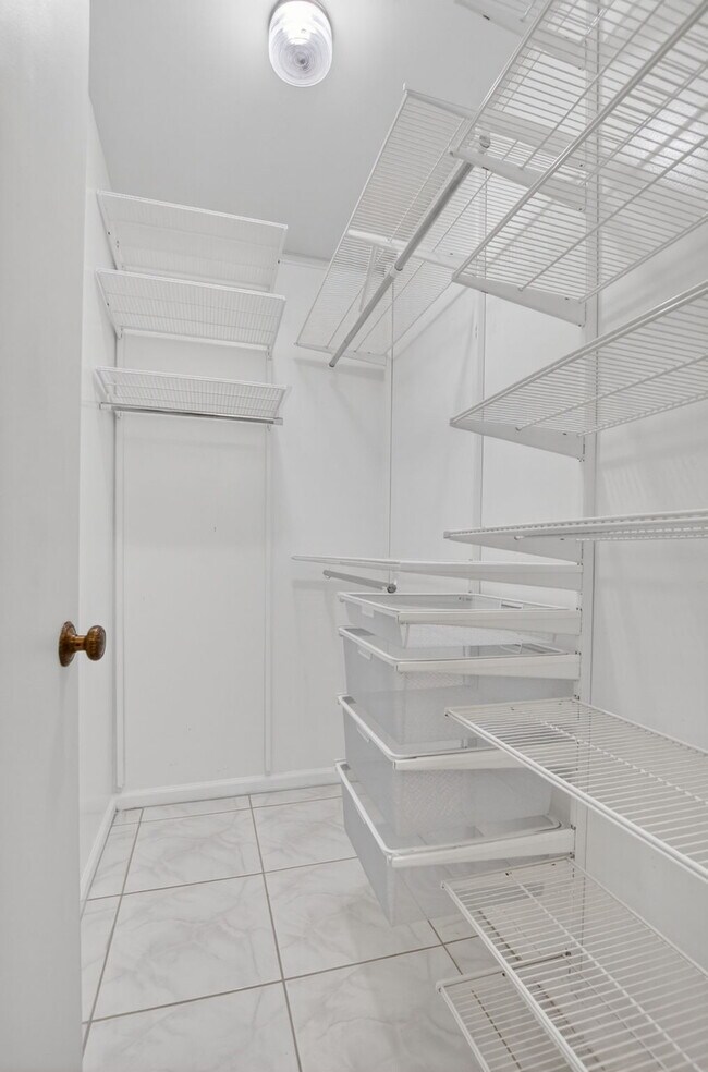 Building Photo - "Spacious 2-Bed, 2-Bath Boynton Beach Gem with Modern Granite Elegance – 1400 Sq Ft!"