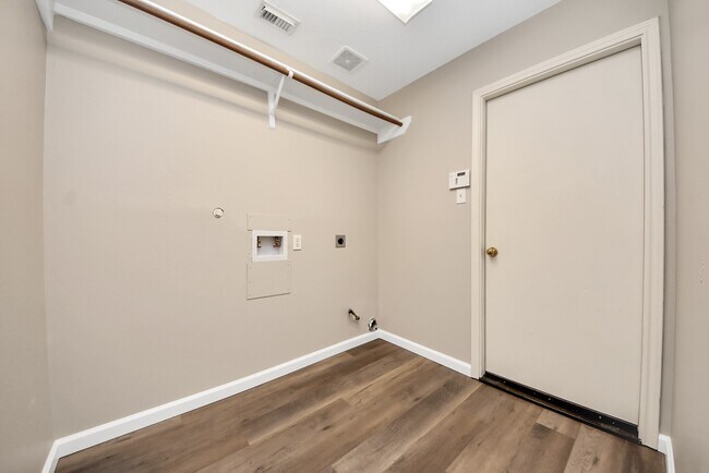 Building Photo - 1802 Whispering Forest Dr