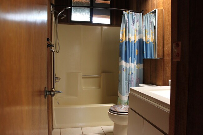 solar hot water thru out - 3442 Keha Dr