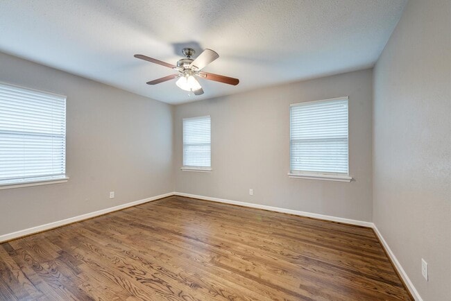 Building Photo - 6708 Manor Dr