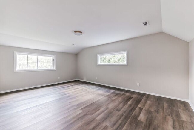 Building Photo - 9302 Holbrook Dr
