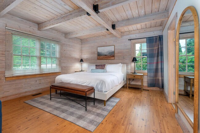 Building Photo - 2224 Brevard Rd