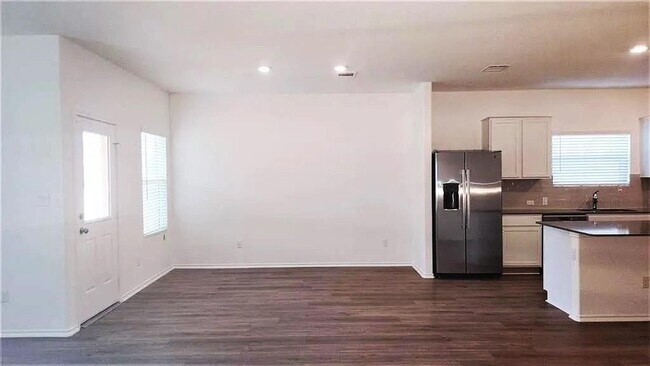 Building Photo - 1205 Mallow Rd