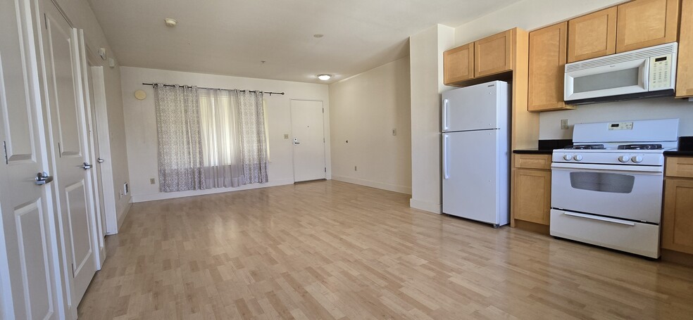 Kitchen/Living Room - 2407 Telegraph Ave