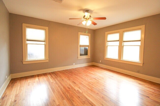 Building Photo - 438 W Rosewood Ave