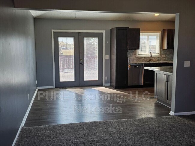 Building Photo - 8303 Vernon Ave