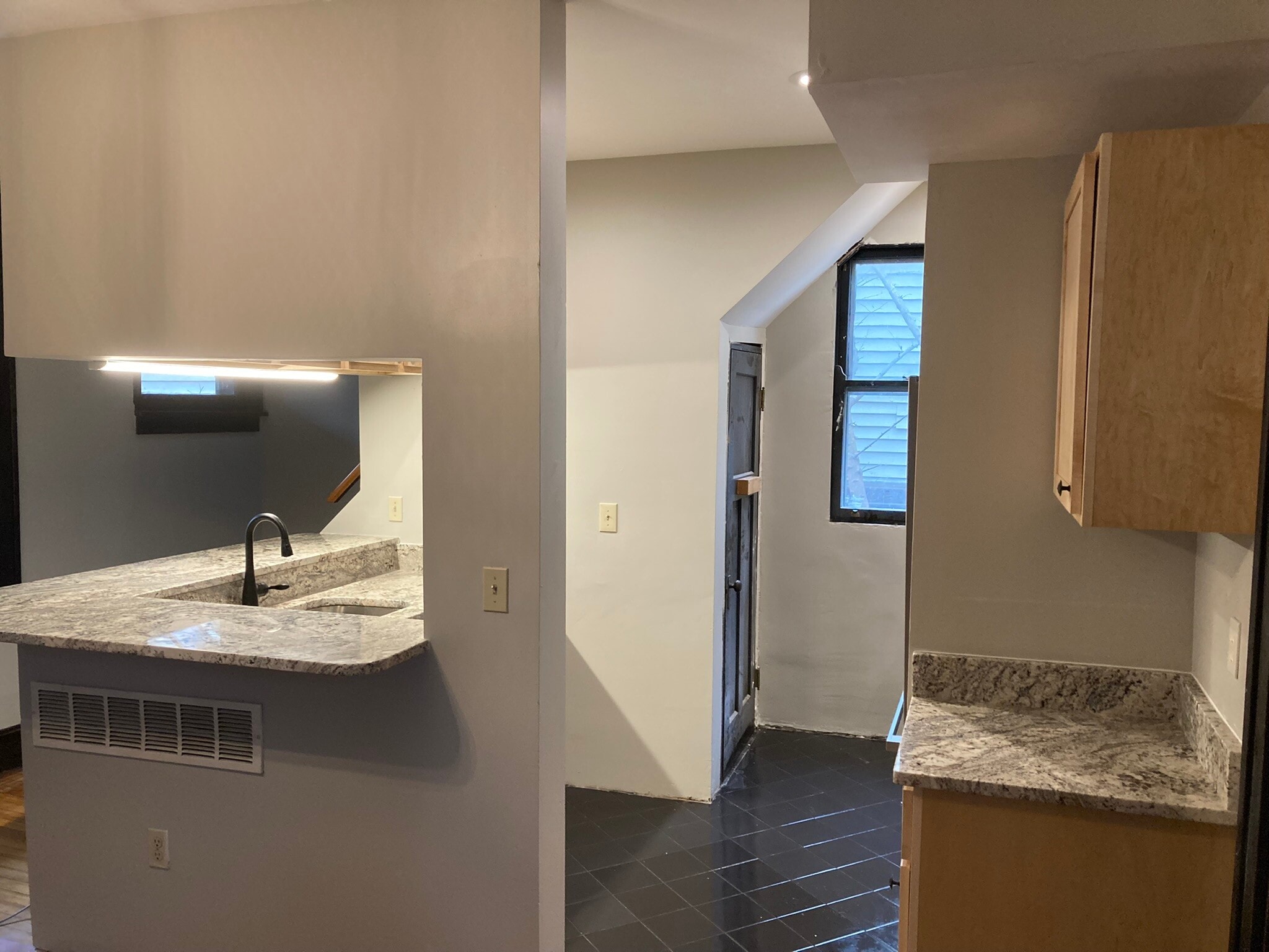 Kitchen - 1122 Holman Ave