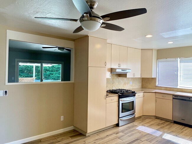 Building Photo - Single Level 4 Bedroom with a Lovely Backyard!! Co signers are accepted ~ Near SSU