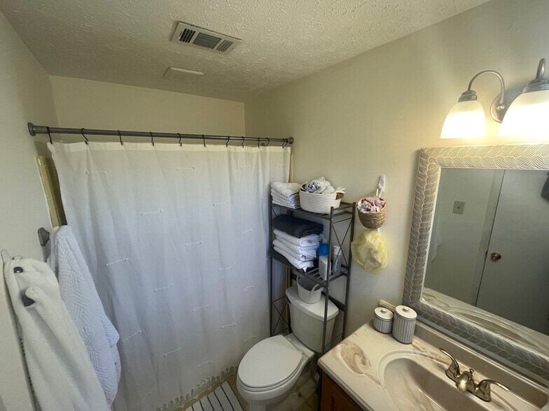 Master Bath - 406 Wittel Ave