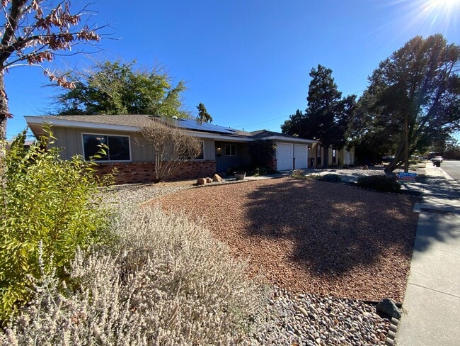 Building Photo - 3 Bedroom Single Story Home Available Near Louisiana Blvd NE & Candelaria Rd NE!