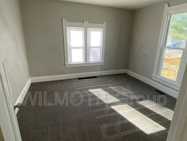 Building Photo - 510 W 5th St