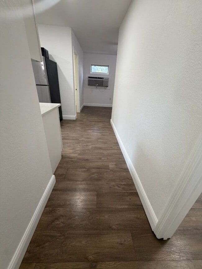 Building Photo - 3813 E Miller Ave