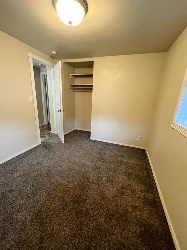 Building Photo - 3 Bed/1 Bath with Bonus Room and Fully Fenced in Yard!