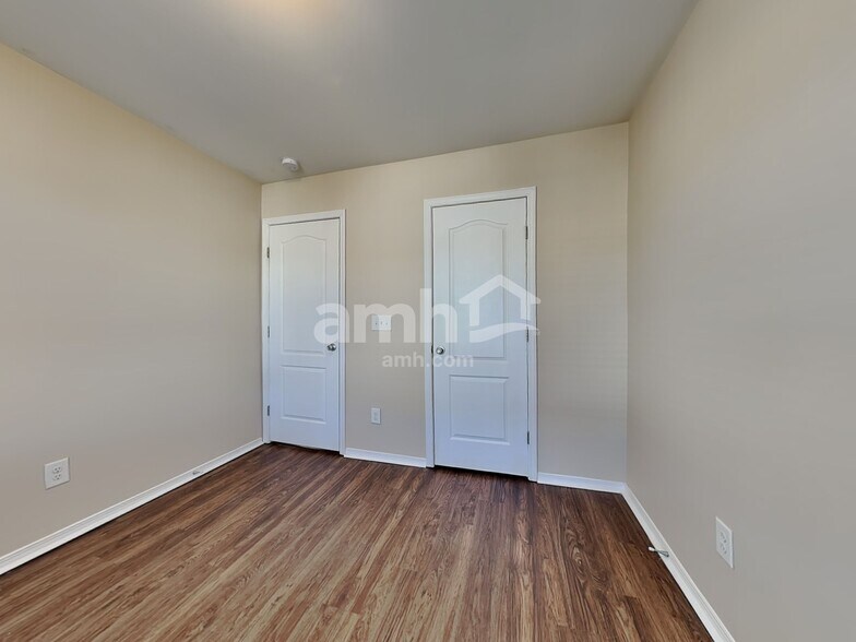 Building Photo - 423 Kerriann Ln