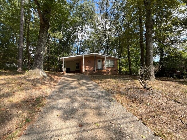 Building Photo - 2706 Wynnewood Dr