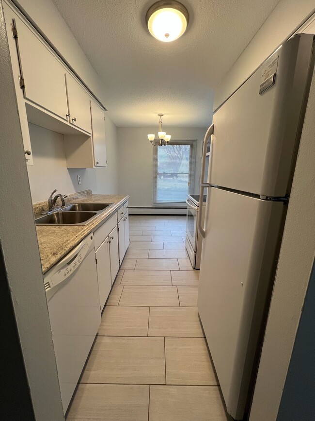 Building Photo - 941 11th Ave S