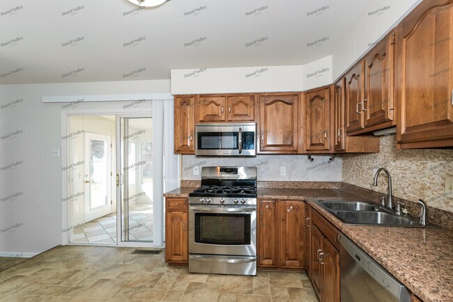 Building Photo - 1365 Bluefield Dr